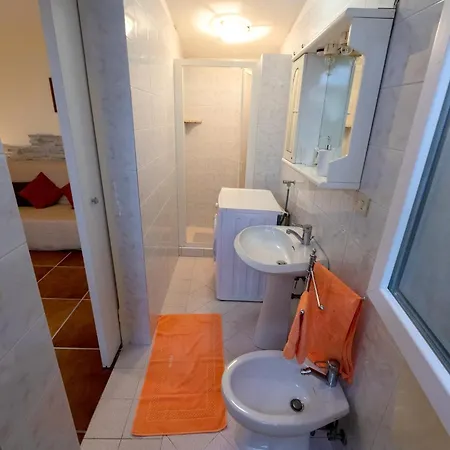 Holiday home Lucian House *